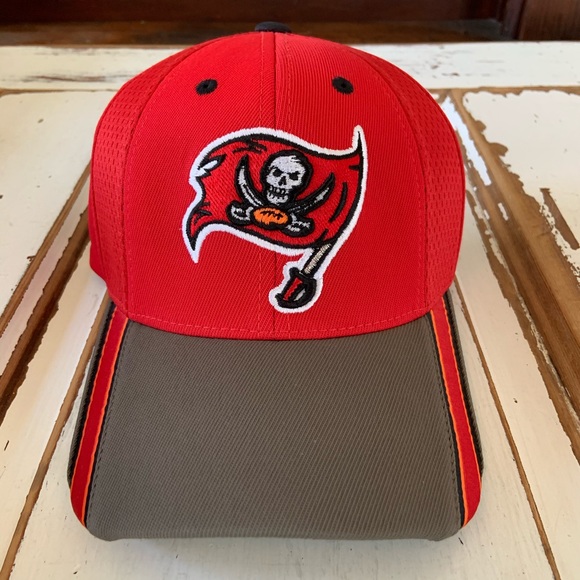 Reebok Tampa Bay Buccaneers Youth Adjustable Logo Hat
